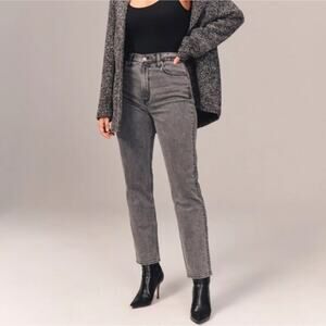Abercrombie & Fitch Curve Love Ultra High Rise Ankle Straight Jean‎ Washed Black